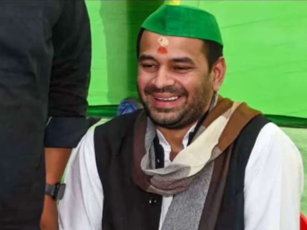 Tej Pratap Yadav Struggles in Mahua