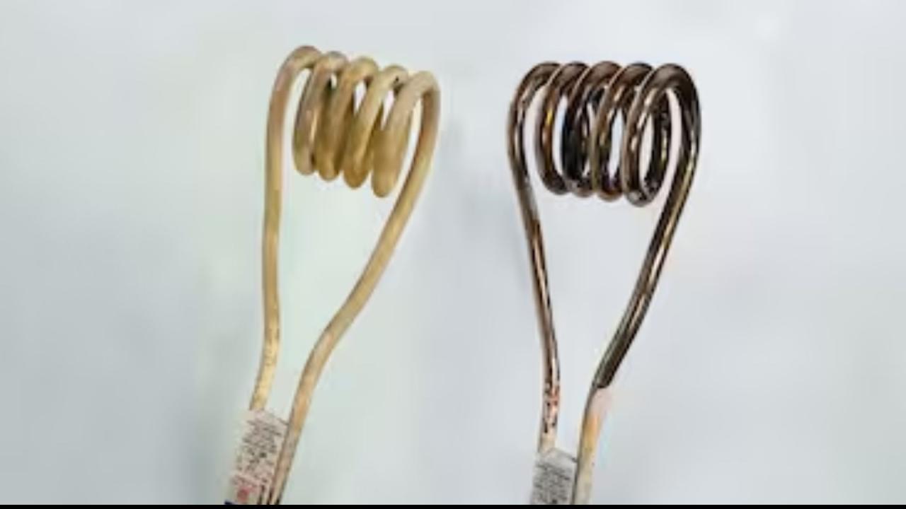 नींबू या बेकिंग सोडा से रगड़ें