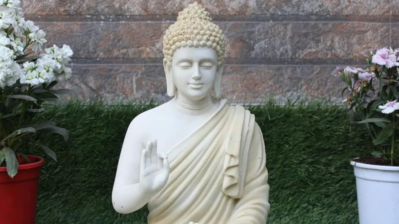 आशीर्वाद बुद्ध 