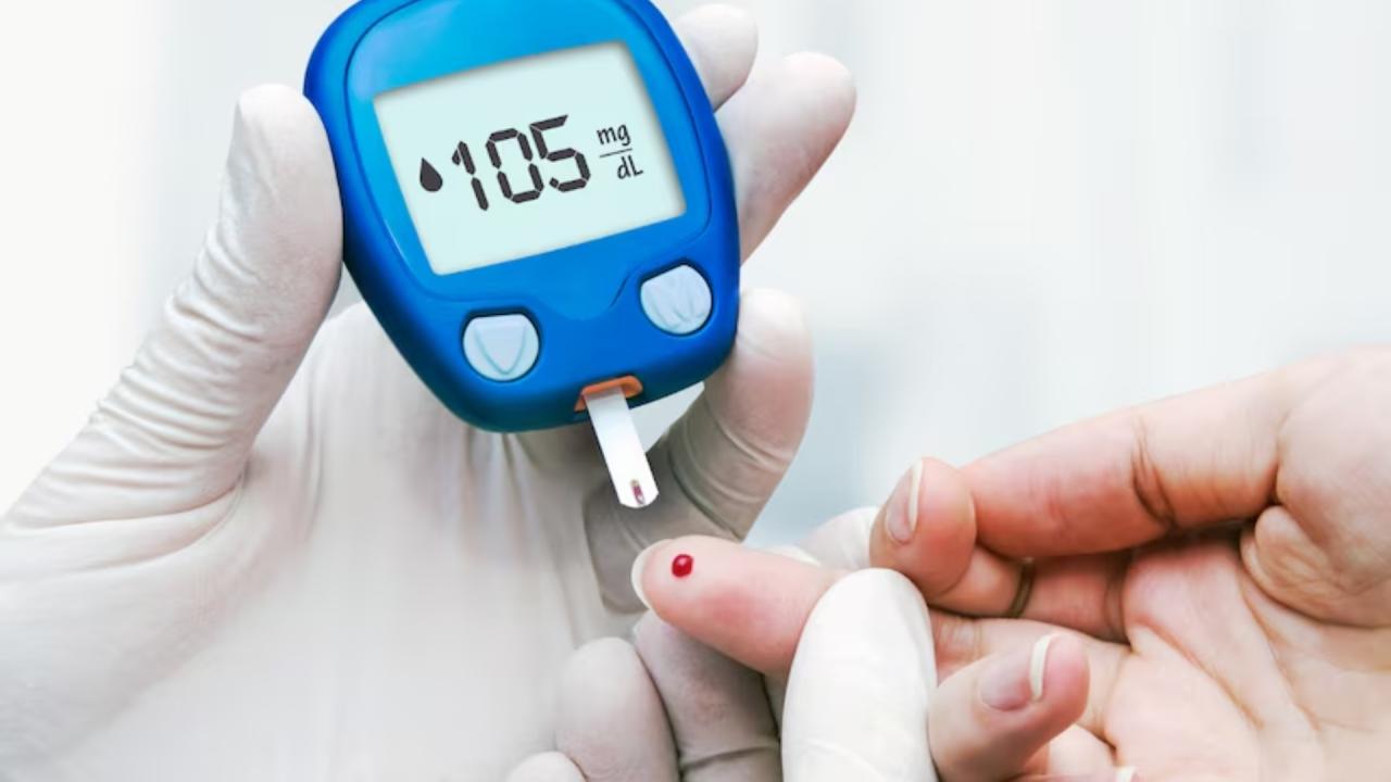 इंसुलिन का उत्पादन कम होने या अप्रभावी होने से क्या होता है?