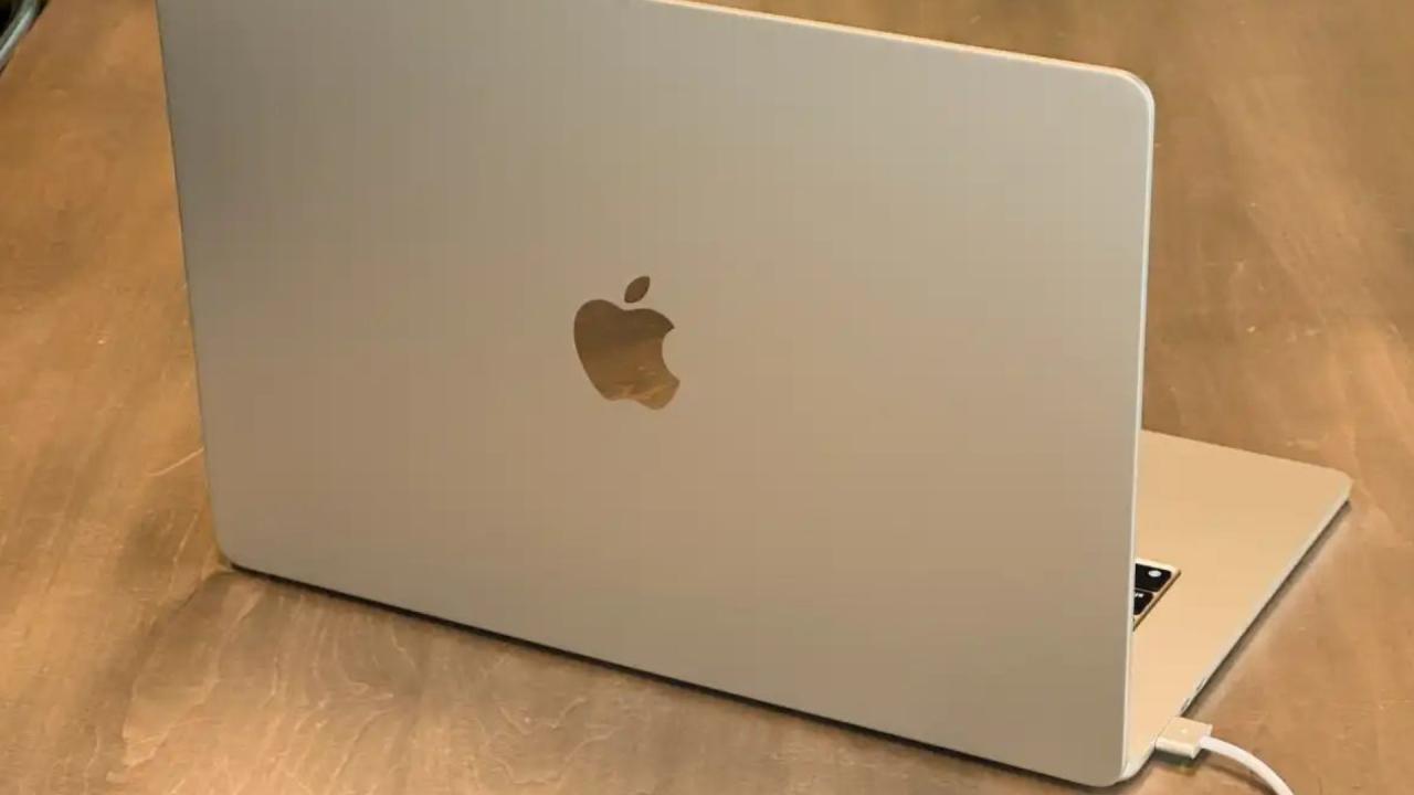 केवल 55000 रुपये में मिल जाएगा Apple MacBook Air, यहां जानें पूरा गणित और पाएं जबरदस्त फायदा | DNA HINDI