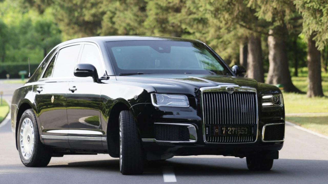 किसने किया था Aurus Senat कार को लॉन्च?