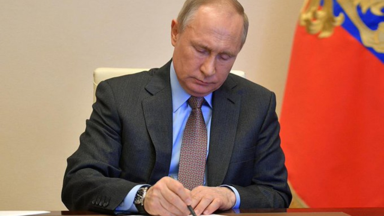 शक्तिशाली देशों की तुलना में सैलरी कम