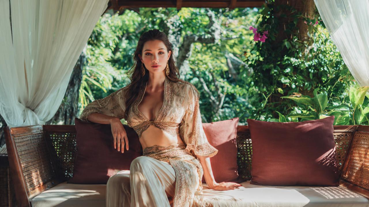 बहुत सारा धन कमाते हैं