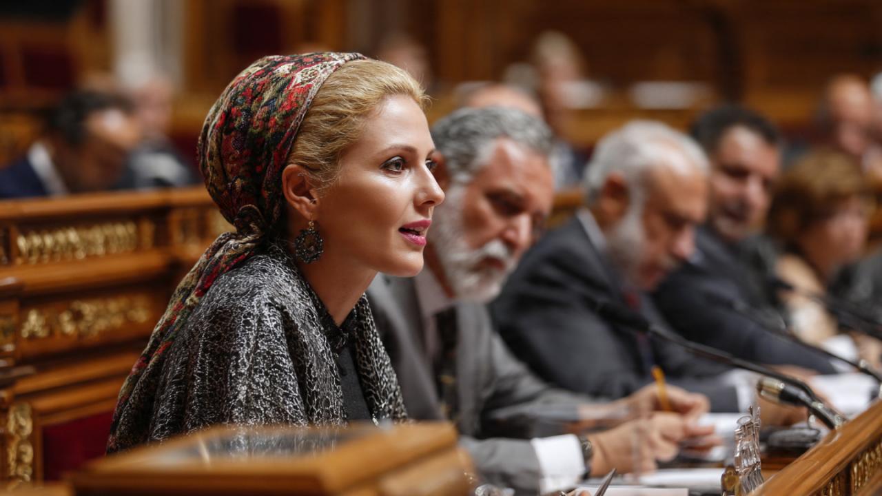 क्या आप जानते हैं कि डिएला कौन है और वह इतनी खास क्यों है?