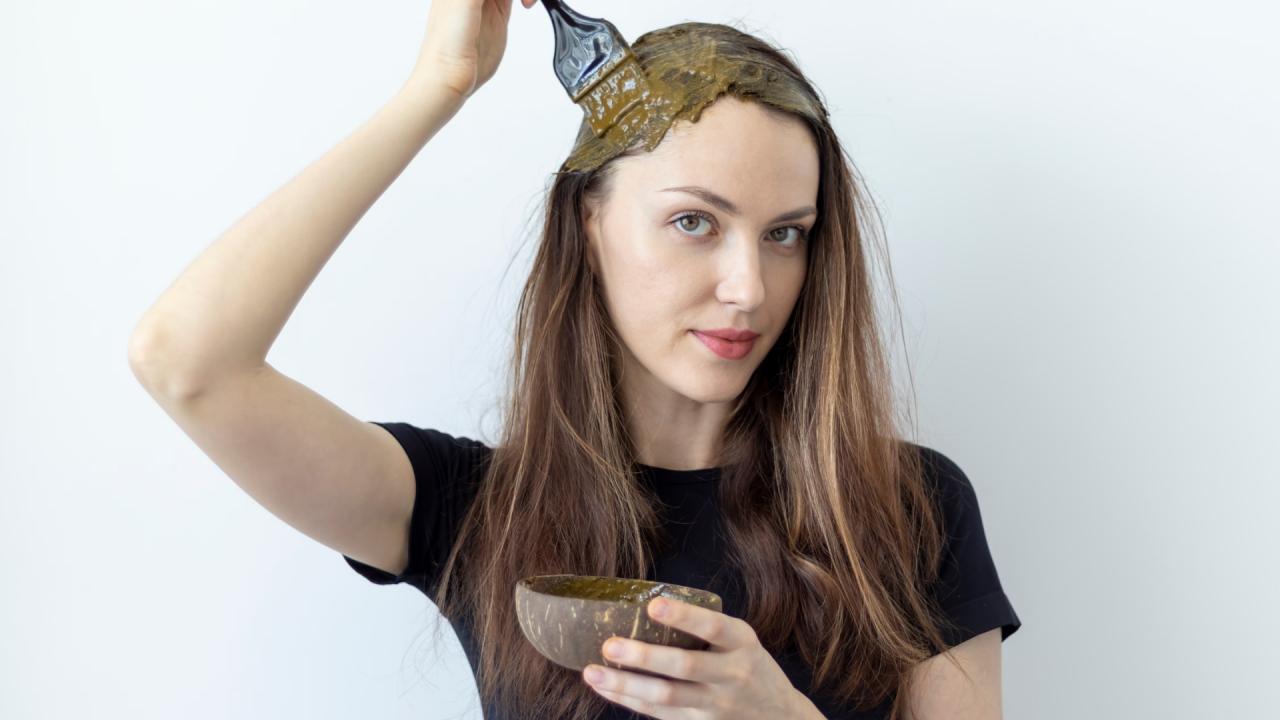 बालों पर पेस्ट लगाने से पहले क्या करें