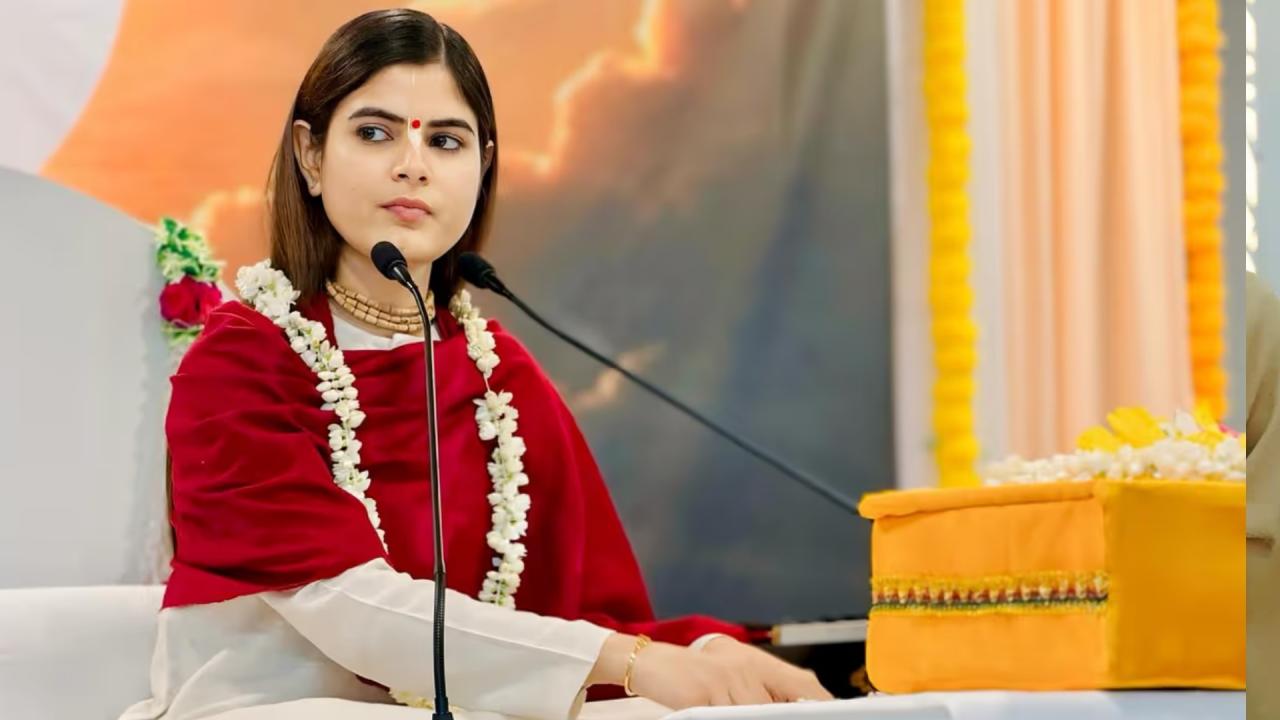 साध्वी चित्रलेखा – भक्ति, वैराग्य और विशाल फॉलोइंग