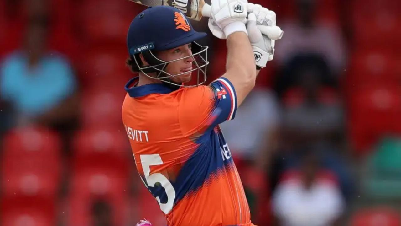 माइकल लेविट 