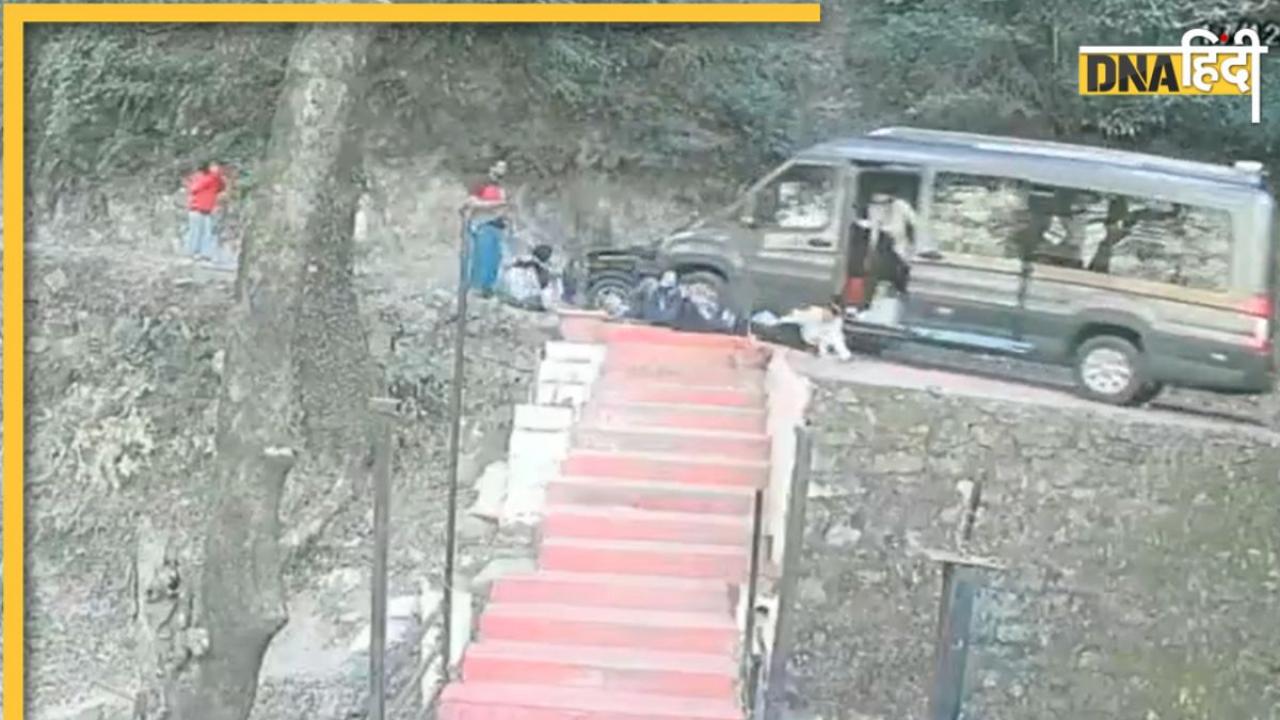 VIDEO: हिमाचल के डलहौजी में बाल-बाल बची 7 लड़कियों की जान, अचानक गहरी खाई में गिरने लगा ट्रैवलर