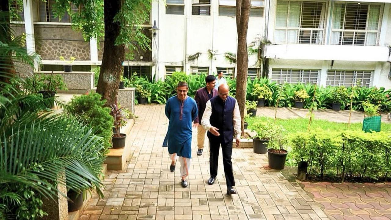 संजीव सान्याल की पढ़ाई-लिखाई