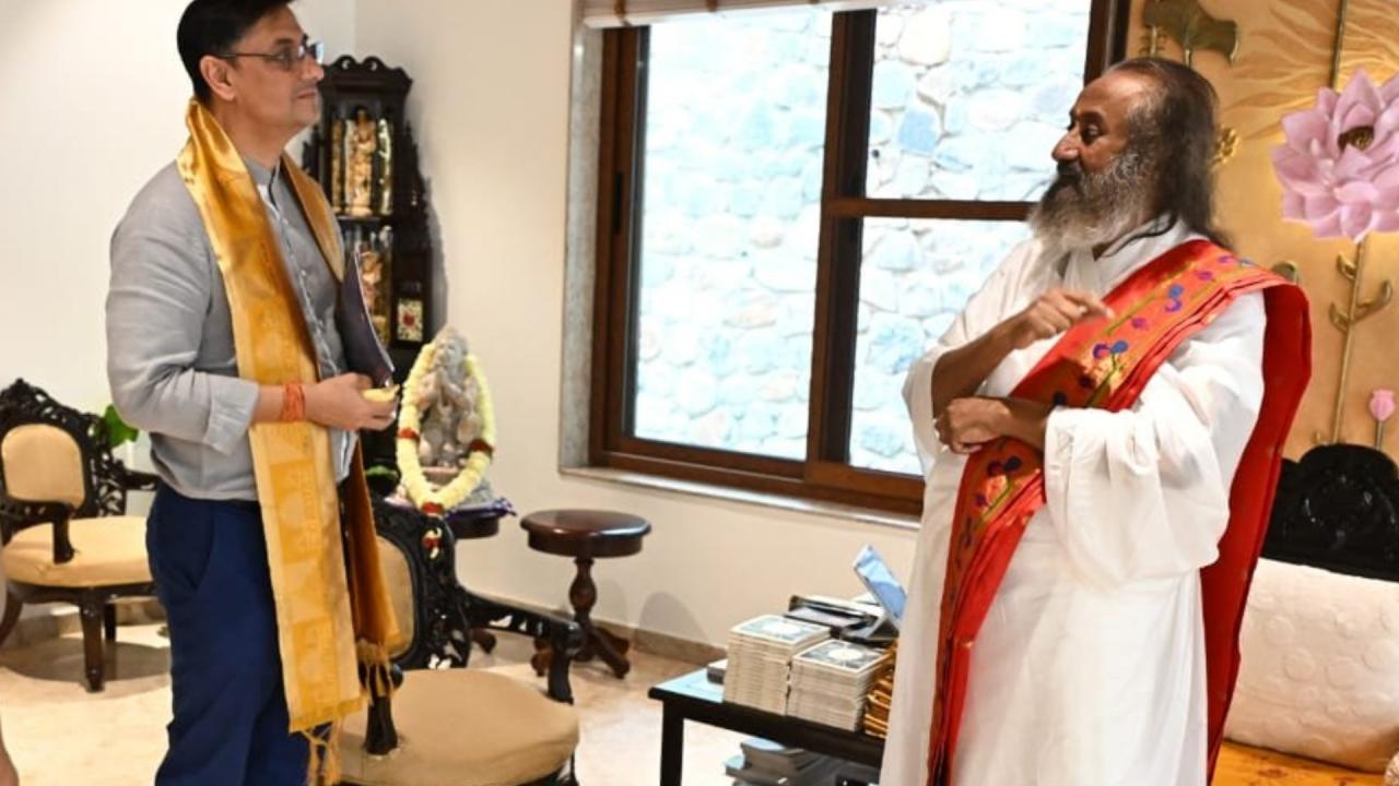 कई अवॉर्ड्स पा चुके हैं संजीव सान्याल