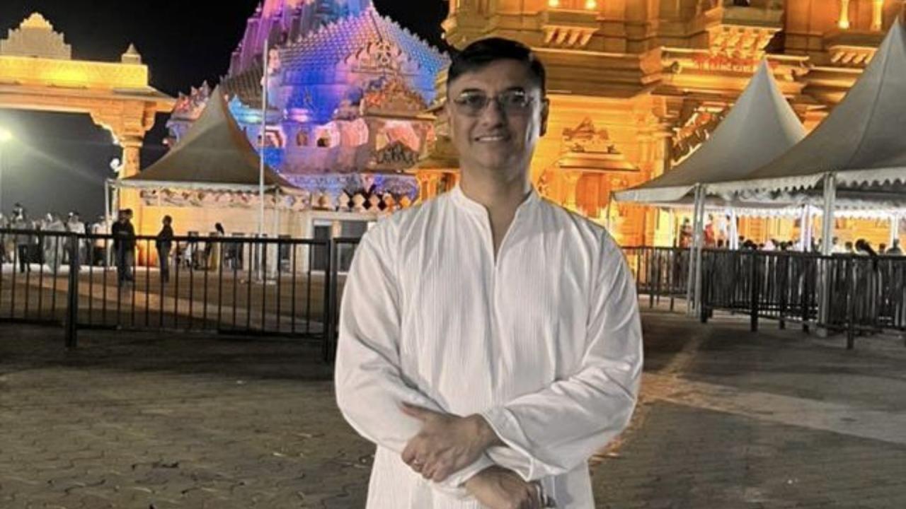 लेखक भी हैं संजीव सान्याल