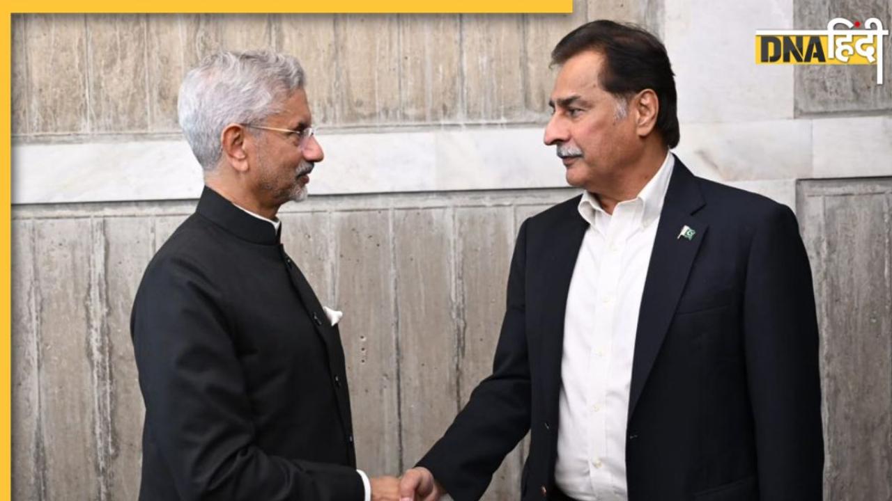 ढाका में जयशंकर ने PAK नेता अयाज सादिक से मिलाया हाथ, लोग पूछ रहे- ये दोहरा मापदंड क्यों?
