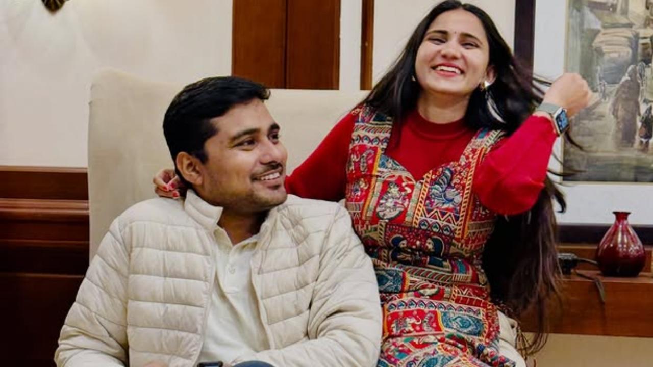 ऑफिस के बाद पढ़ाई में करते थे पत्नी की मदद