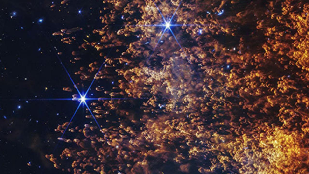 अपनी सामग्री ब्रह्मांड में पुनर्चक्रित करते हैं तारे?