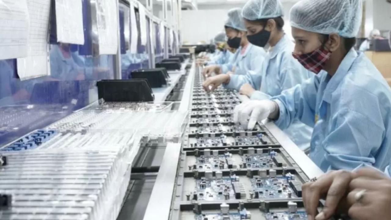 कब रखी अपने बिजनेस की नींव?