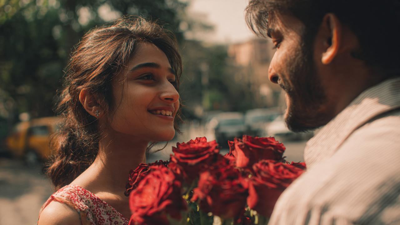 Rose Day पर गुलाब तीन स्तरों पर काम करता है 