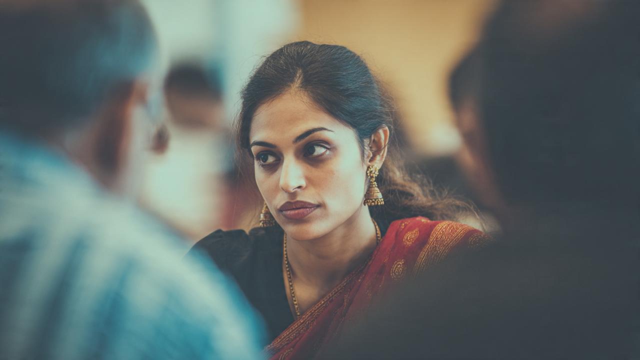 अपनी बात पर टिके न रहना