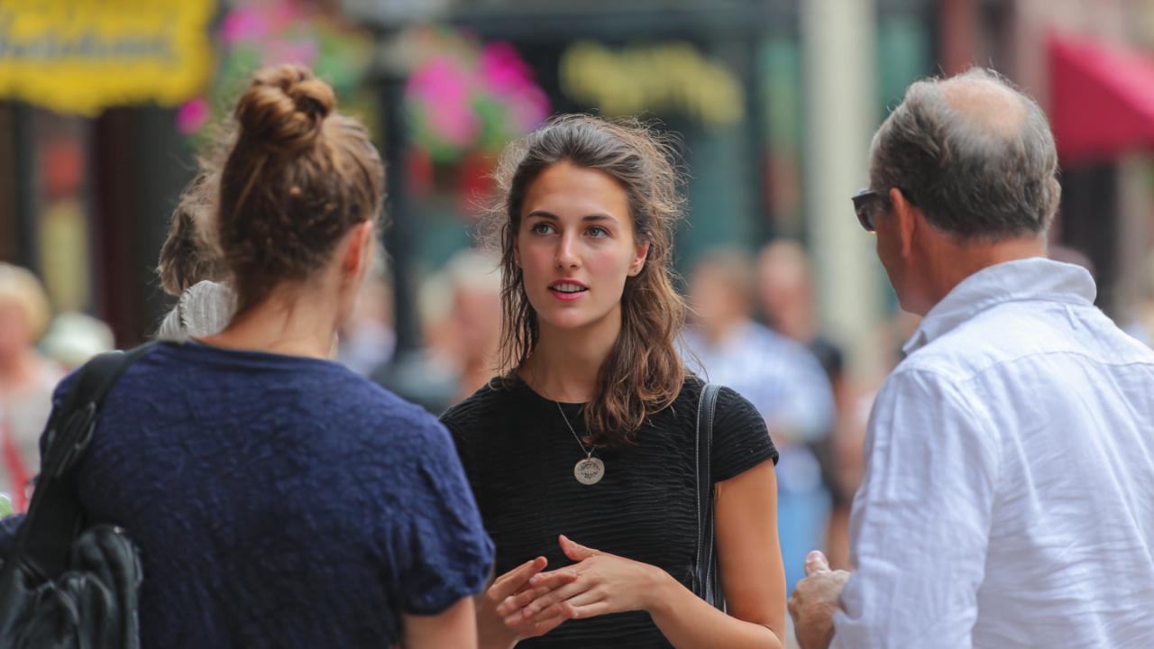 मूलांक 2: बिज़नेस में अनिश्चितता, नौकरी में स्थिर सफलता