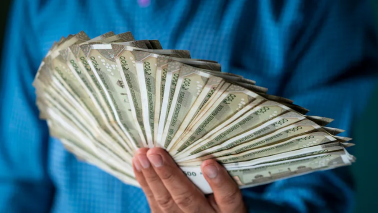 कर्मचारियों को अभी इंतजार करना होगा