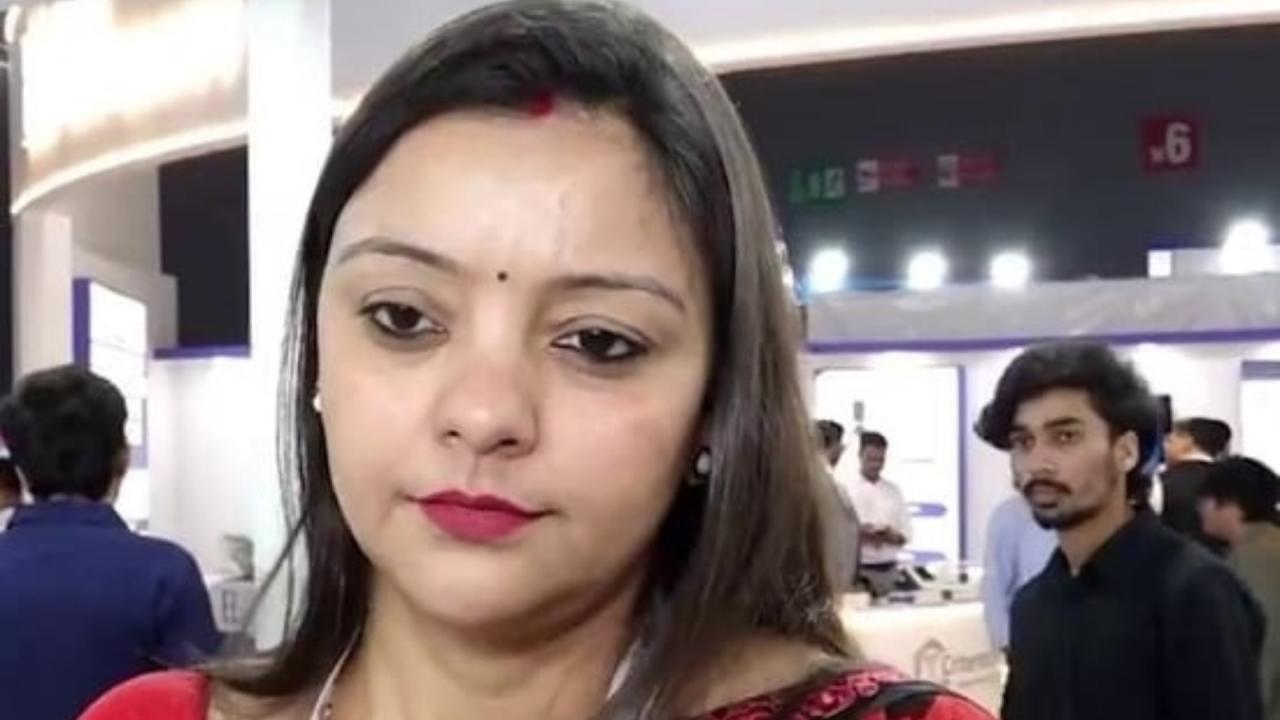 कितनी पढ़ी-लिखी हैं नेहा सिंह?