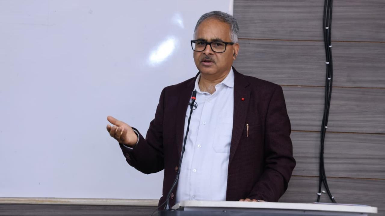 NCERT डायरेक्टर बनने से पहले इस यूनिवर्सिटी के थे प्रोफेसर