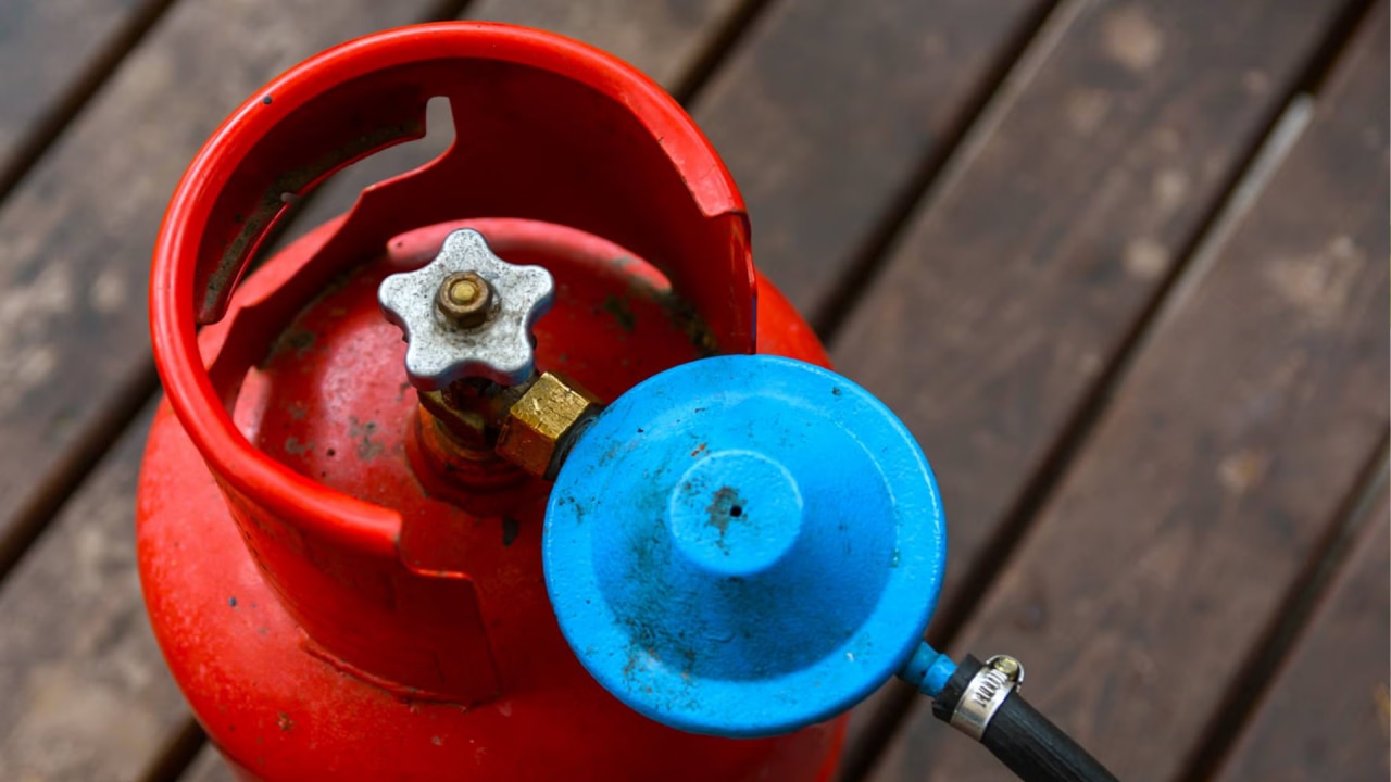 पीएनजी ग्राहकों कब बंद करेंगे अपना LPG कनेक्शन?