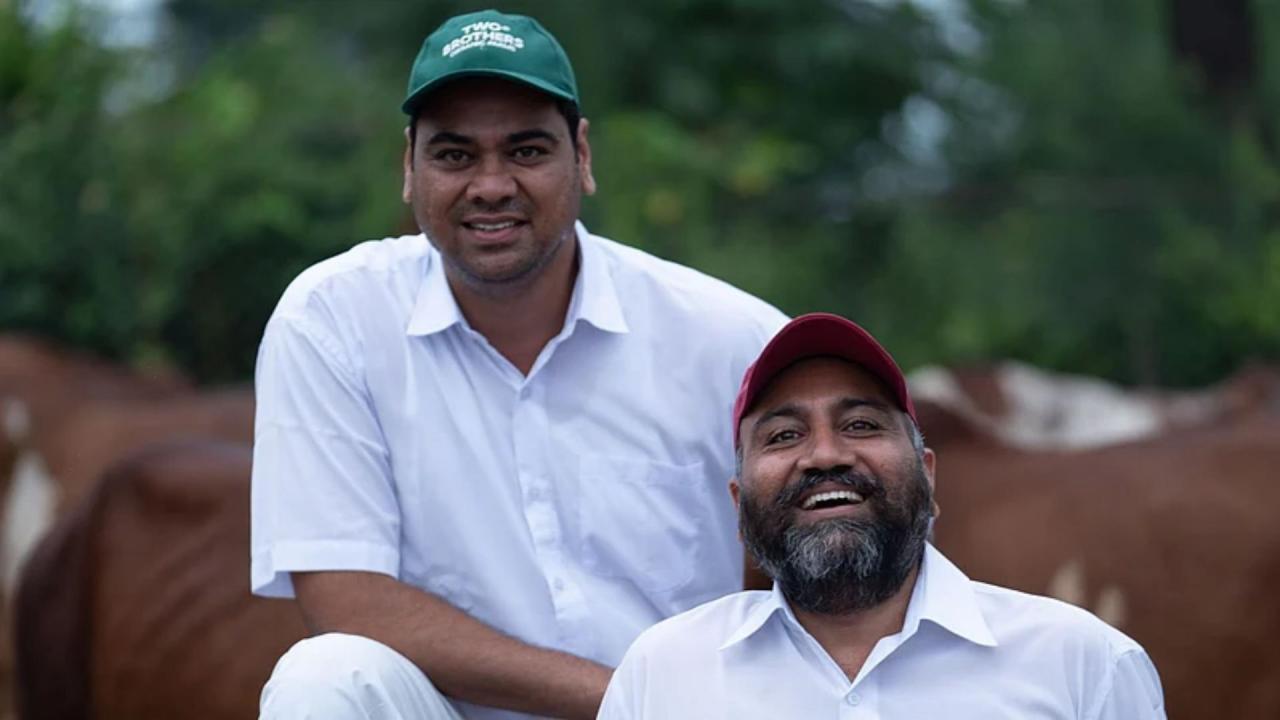 आज बेचते हैं 100 से ज्यादा उत्पाद