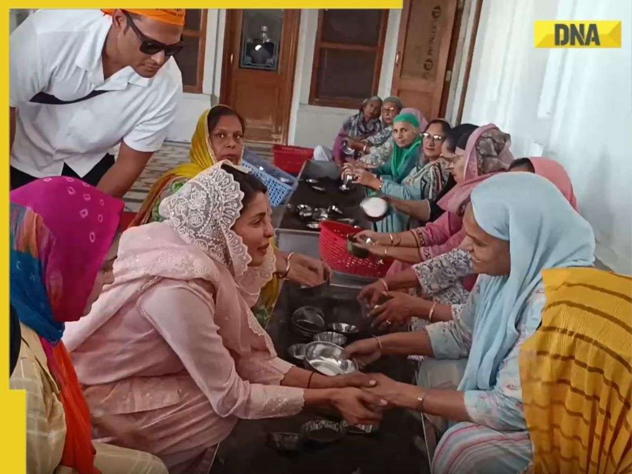 Viral videos: Priyanka Chopra ditches stardom, washes dishes at Golden Temple, fans go gaga over her sewa with humility