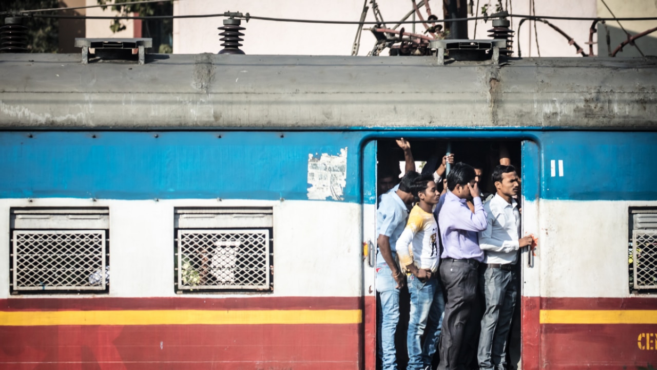 क्या है रेलवे का नियम?