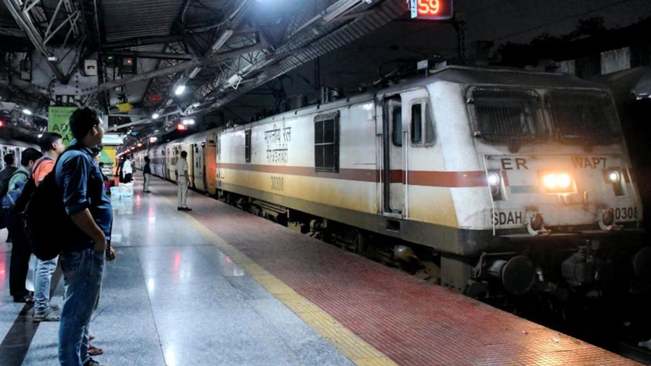 अगले स्टेशन पर भी पकड़ सकते हैं ट्रेन