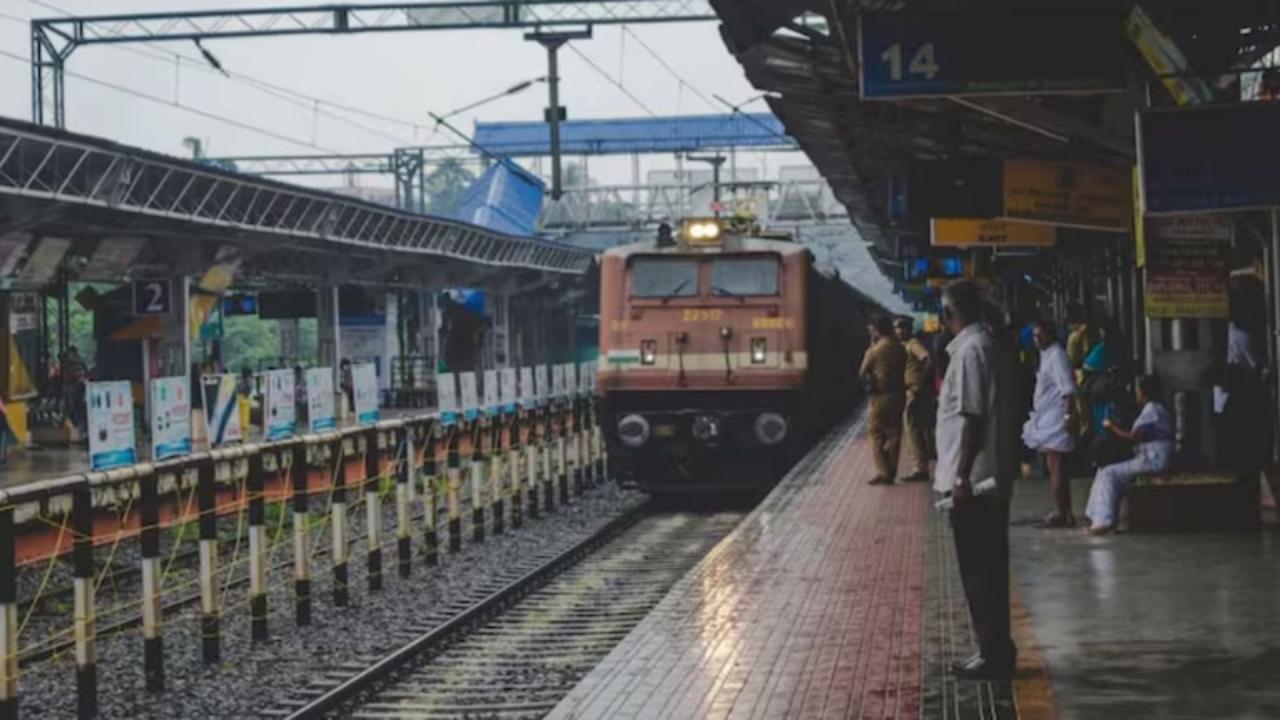 क्या उसी टिकट से दूसरी ट्रेन से कर सकते हैं सफर?