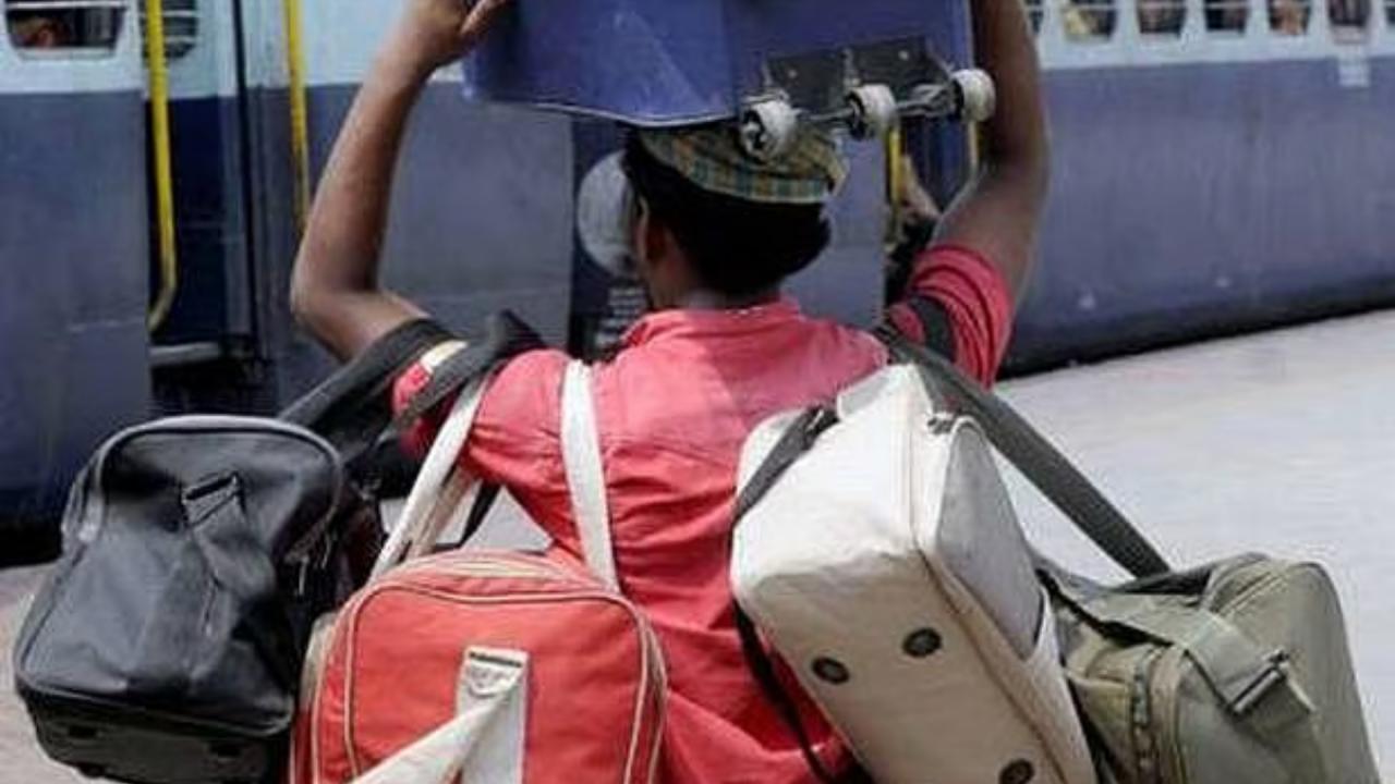 सह-यात्रियों को होती है परेशानी