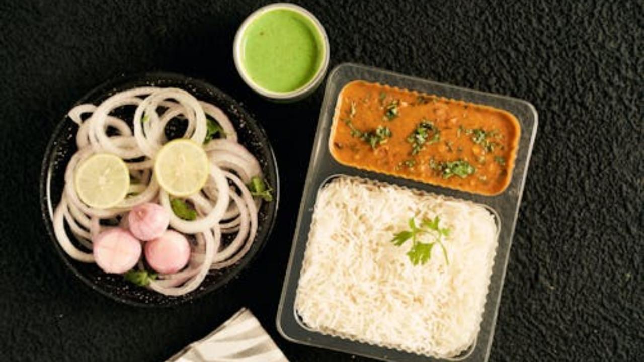 टिफिन सर्विस- होम-मेड फूड