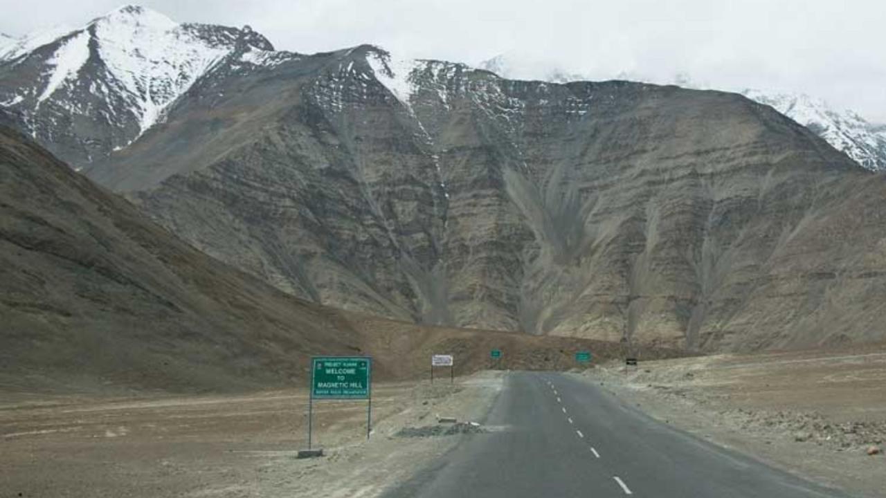ऊपर की ओर चढ़ता हुआ नहीं, ढलान का रास्ता 