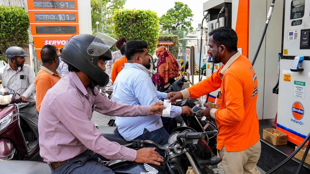 2022 में कितनी बढ़ी थी पेट्रोल डीज़ल की कीमत