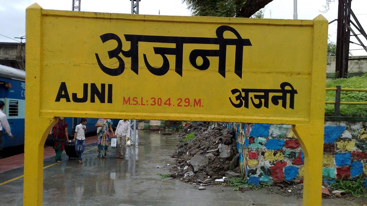 सिर्फ 2 मिनट ही यहां रुकती हैं ट्रेनें
