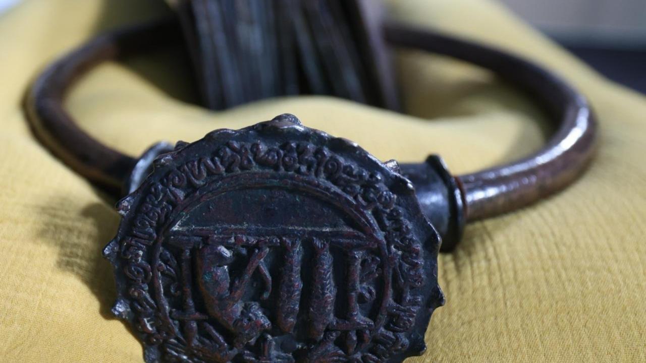 अनमोल खजाने की तरह सुरक्षित रखा