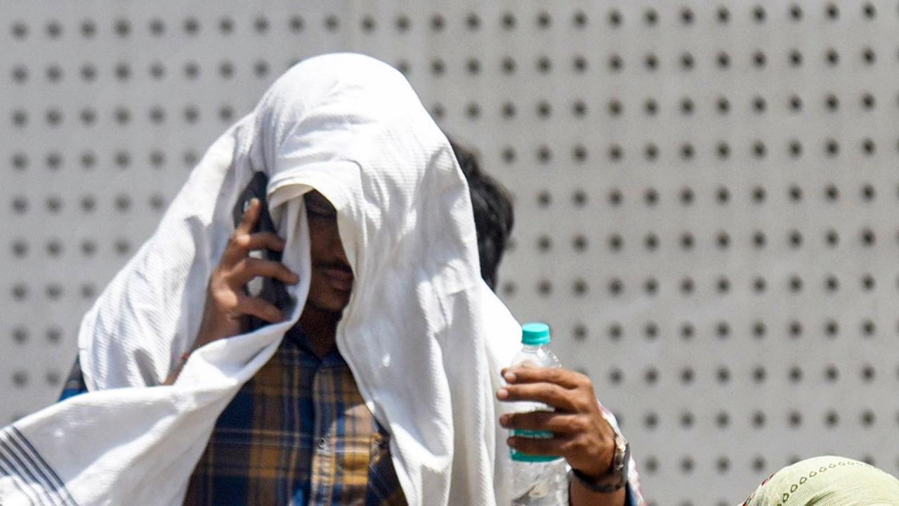 मजदूरों के लिए दोपहर में काम करने पर रोक की सलाह