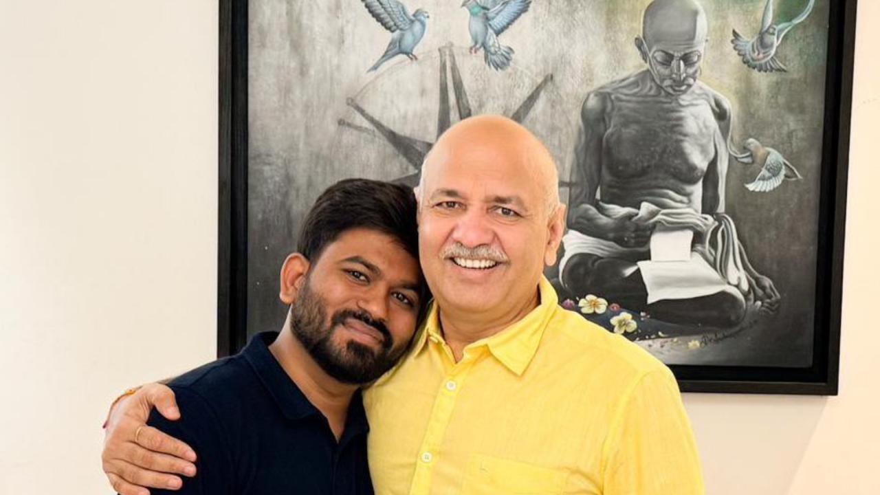 अभिजीत दिपके ने क्यों बनाई कॉकरोच जनता पार्टी?