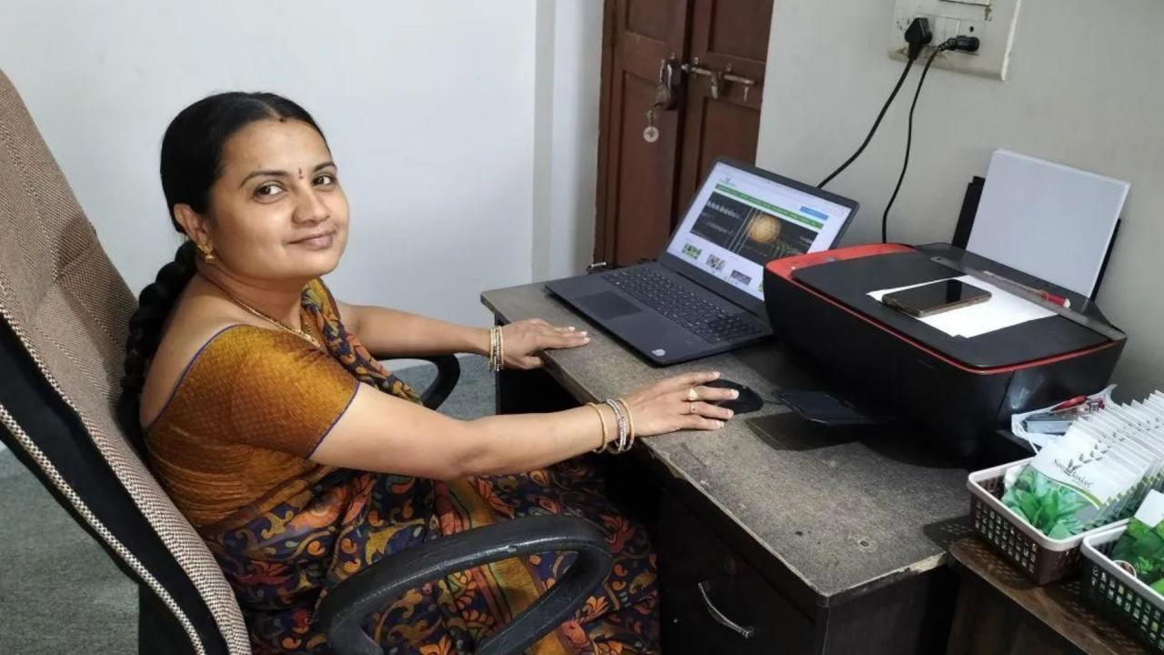 कब रखी कंपनी की नींव?