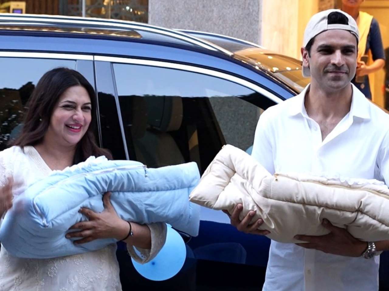 “Ek Peh Ek Free”: Divyanka Tripathi وVivek Dahiya يظهران لأول مرة علنًا مع توأمان، تعليقه المفعم بالحيوية يأسر القلوب.