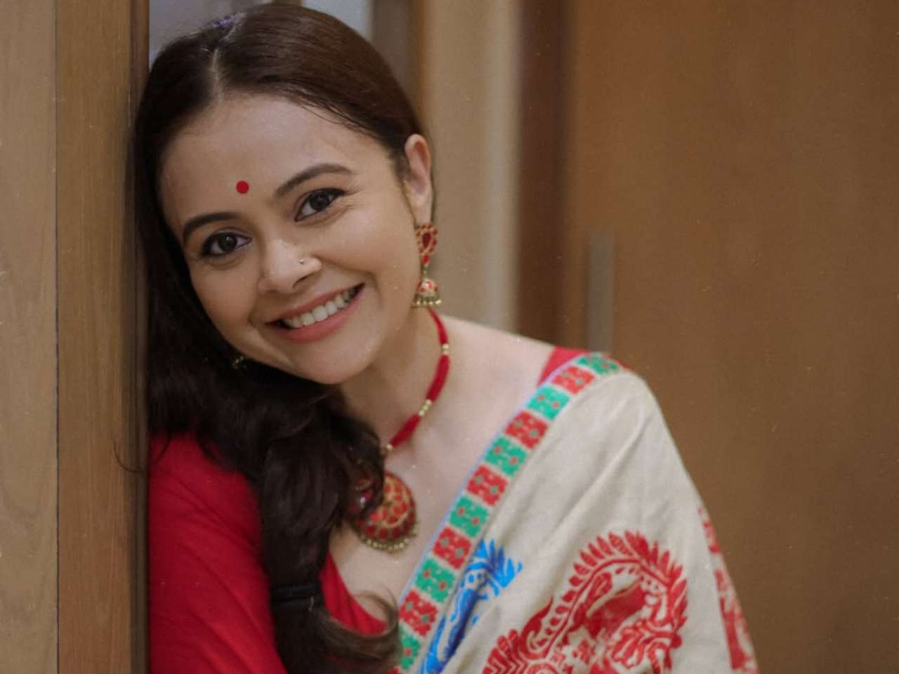 Devoleena Bhattacharjee condemns Mumbai meat-throwing incident, netizens ask 'why you married Muslim?'