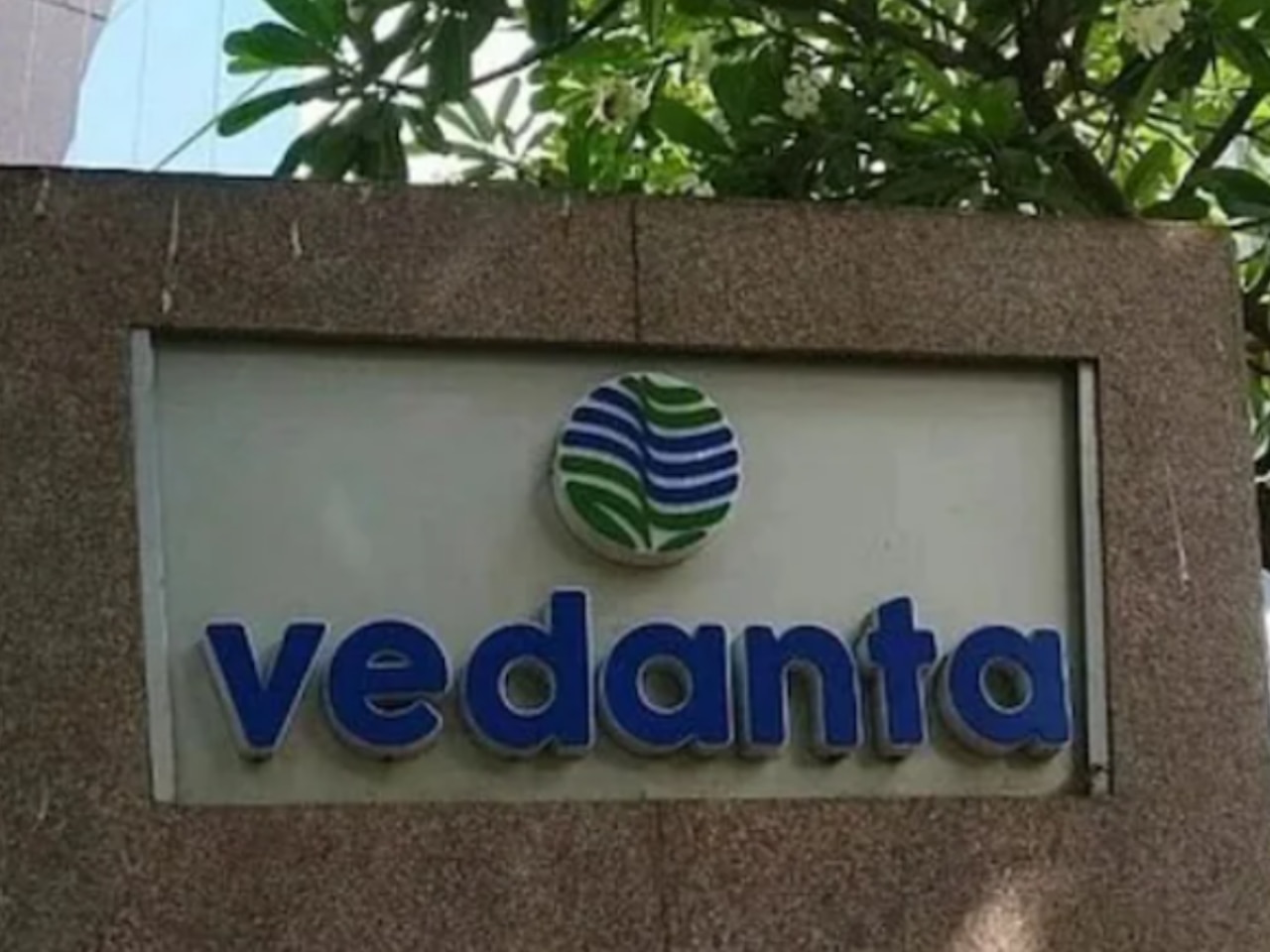 Vedanta Group ED Probe: Stock falls 4% from day’s high, investors panic