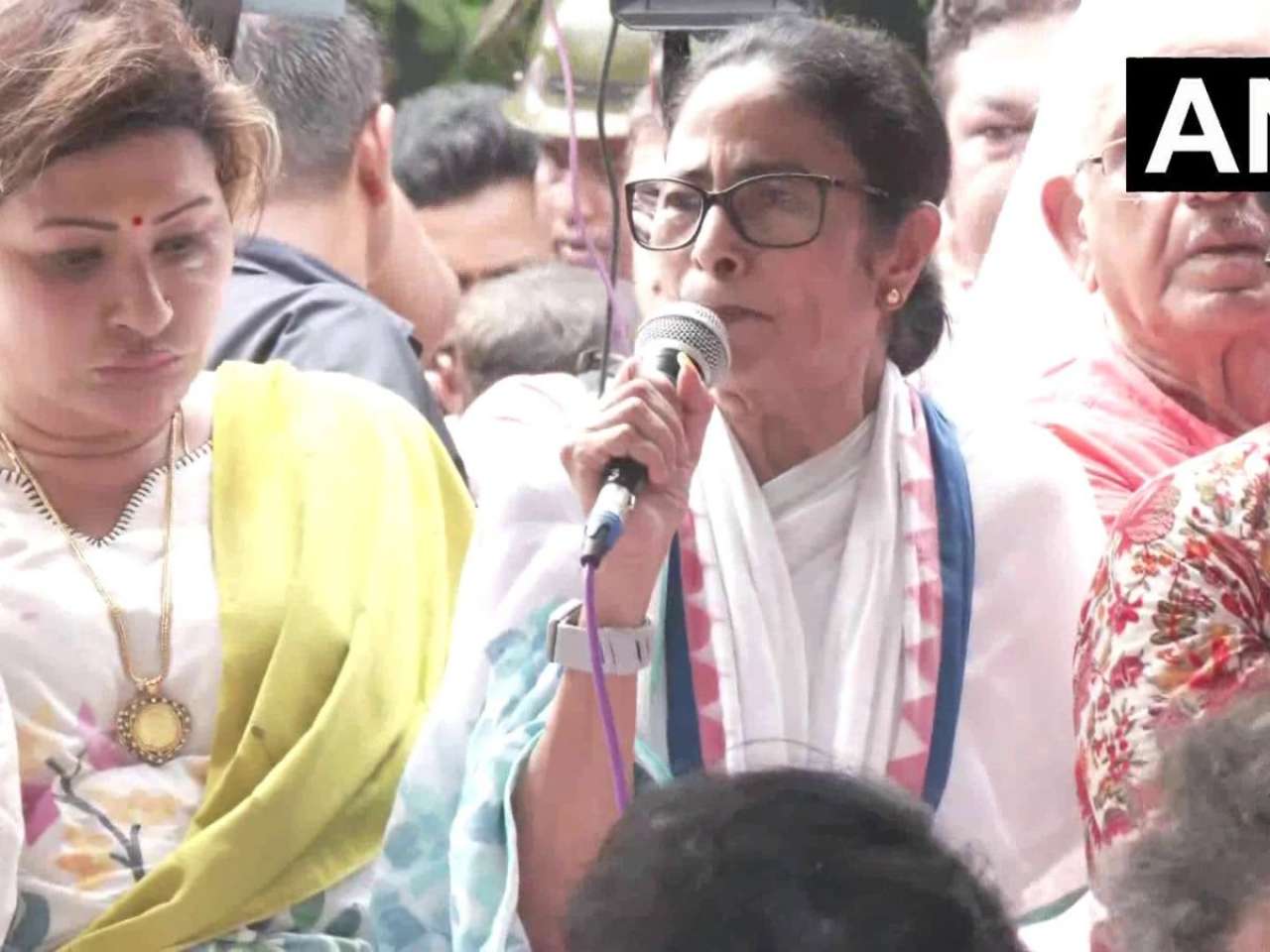 'Ladenge ya marenge': Amid Mamata Banerjee's protest in Kolkata, TMC fight for survival after poll defeat