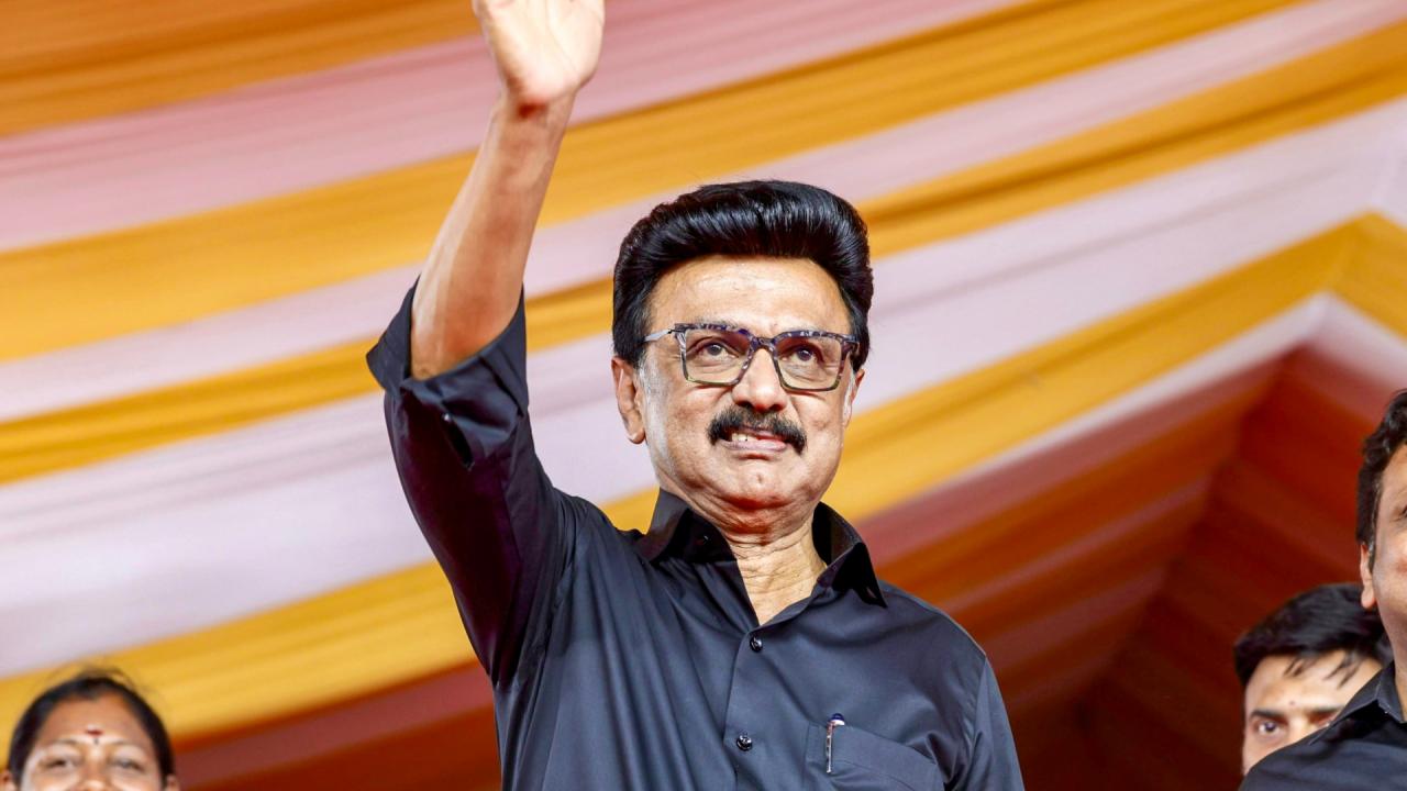 कांग्रेस के बगल में बैठना भी मंजूर नहीं, DMK ने संसद में अपनी सीट बदलवाई, INDIA गठबंधन का हिस्सा भी नहीं रहेगी स्टालिन की पार्टी