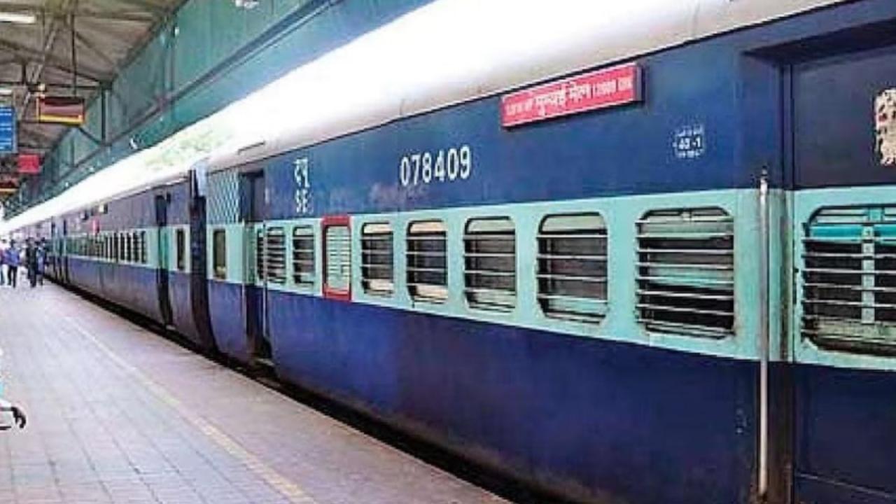 ट्रेन संख्या 14236 (बरेली–वाराणसी एक्सप्रेस - वापसी)