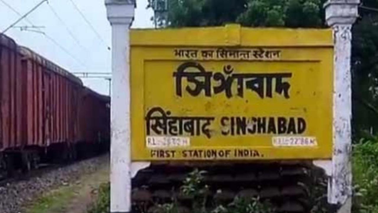 यहां कितने यात्री आते हैं?