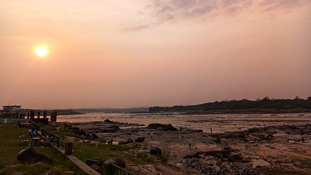 मध्य अफ्रीका में बहती है यह अनोखी नदी
