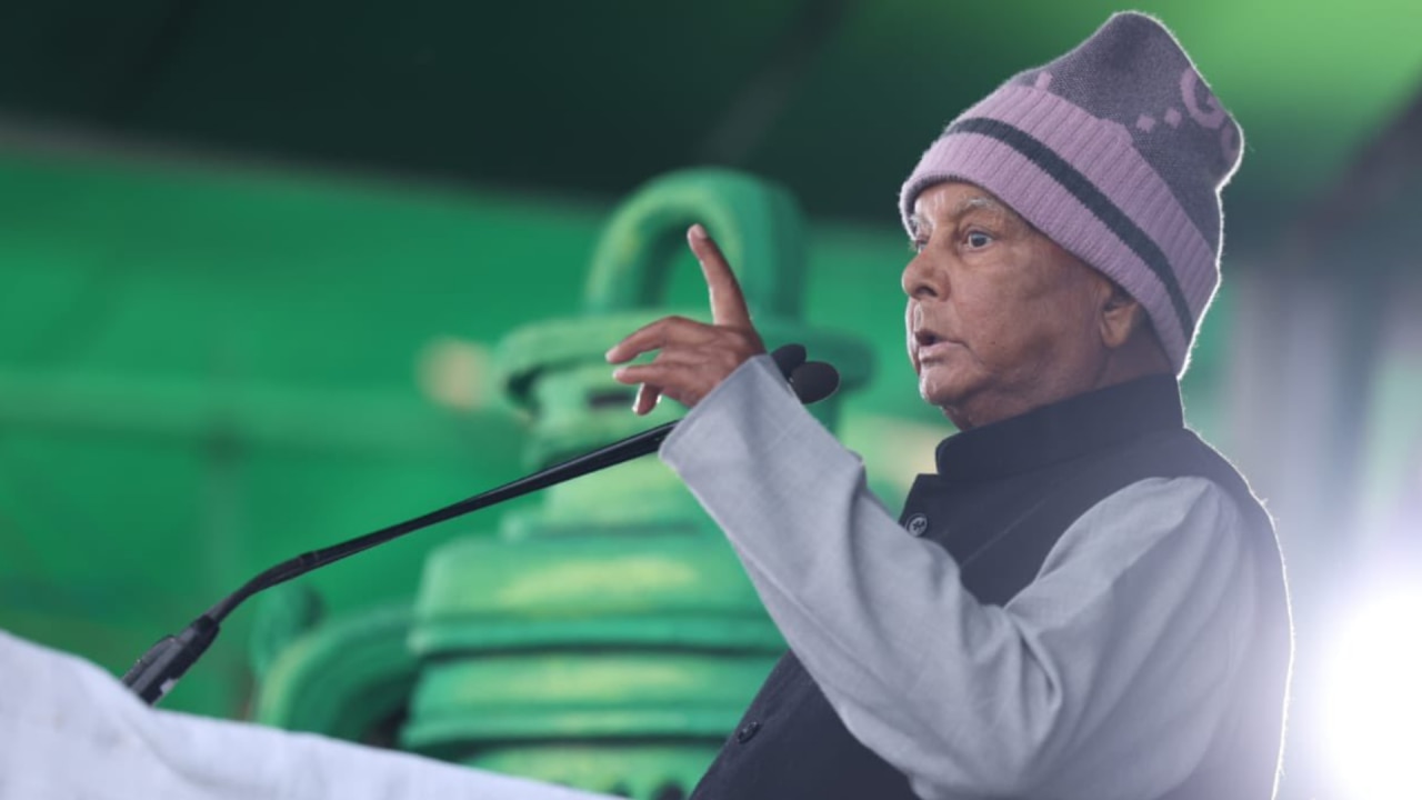 3. "मेरी बातों में हमेशा एक गहरा अर्थ छिपा होता है..."